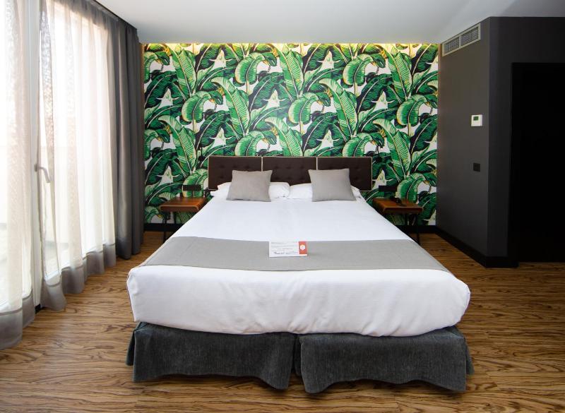 Málaga Premium Hotel - image 13
