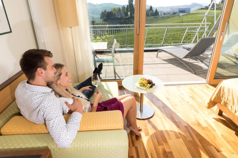 Double Room with Balcony and Vineyard View image 4