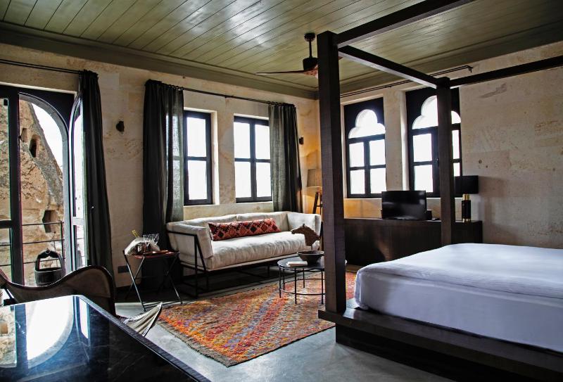 Suite with French Balcony image 1