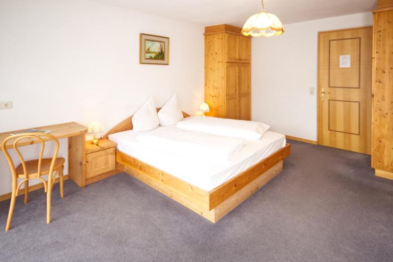 Double Room image 3