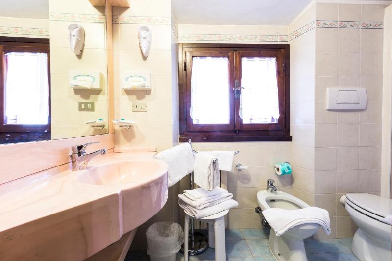 Standard Double Room image 4