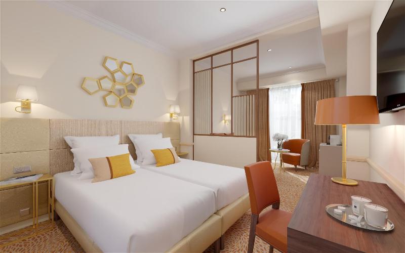 Deluxe Quadruple Room image 1