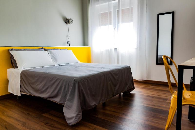 Double or Twin Room with Balcony image 4