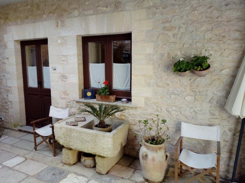 Two-Bedroom House image 4