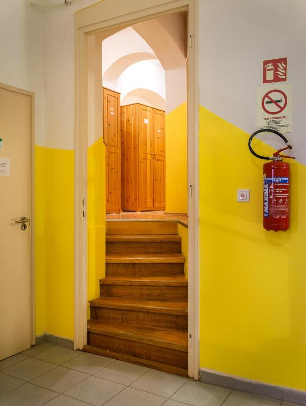 Economy Quadruple Room with Shared Bathroom image 4