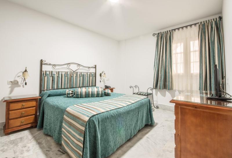 Double Room - Interior image 1