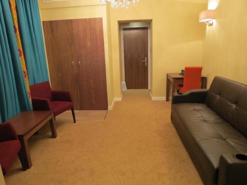One-Bedroom Apartment image 2