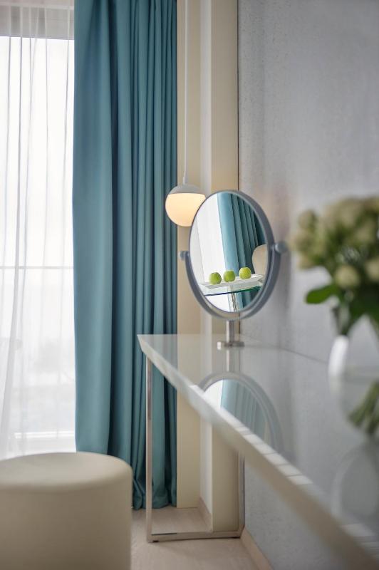 Deluxe Room with Sea View image 2