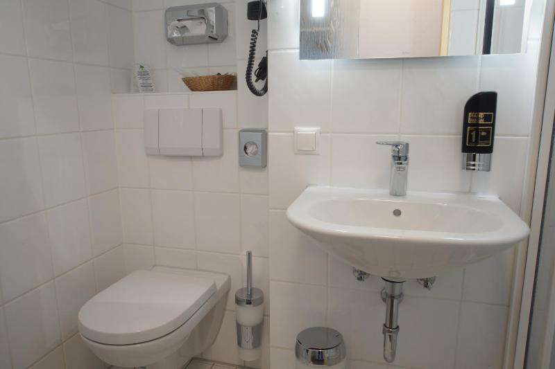 Single Room image 4