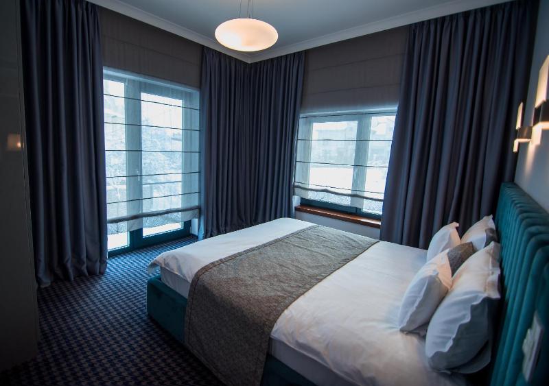 Deluxe Suite image 3