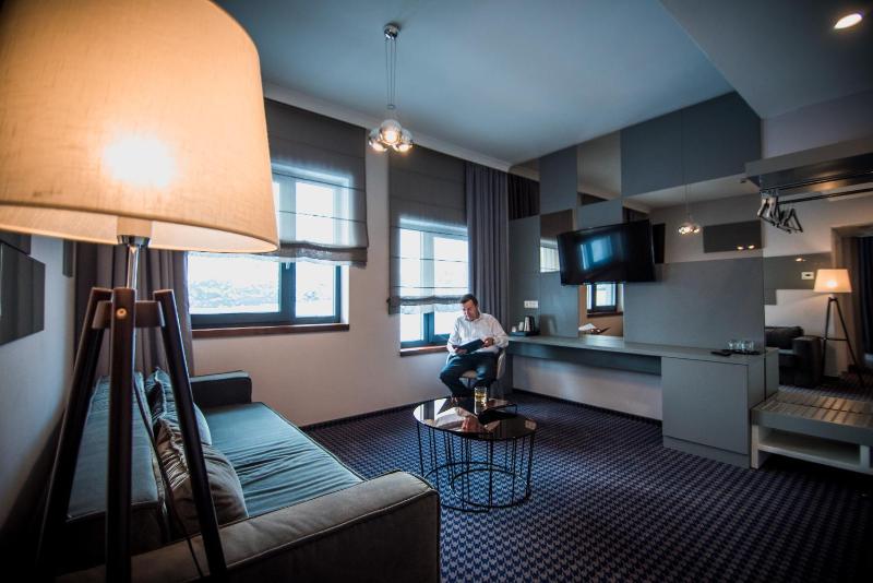 Deluxe Suite image 4