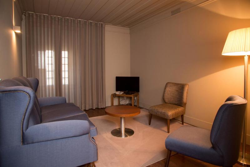 Deluxe Room image 2