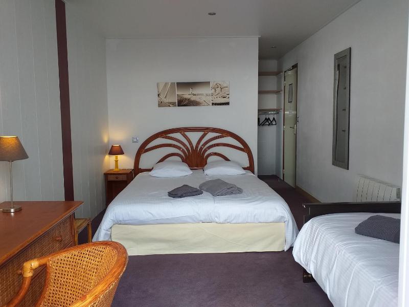 Superior Room with Terrace and Sea View (3 Adults) image 2