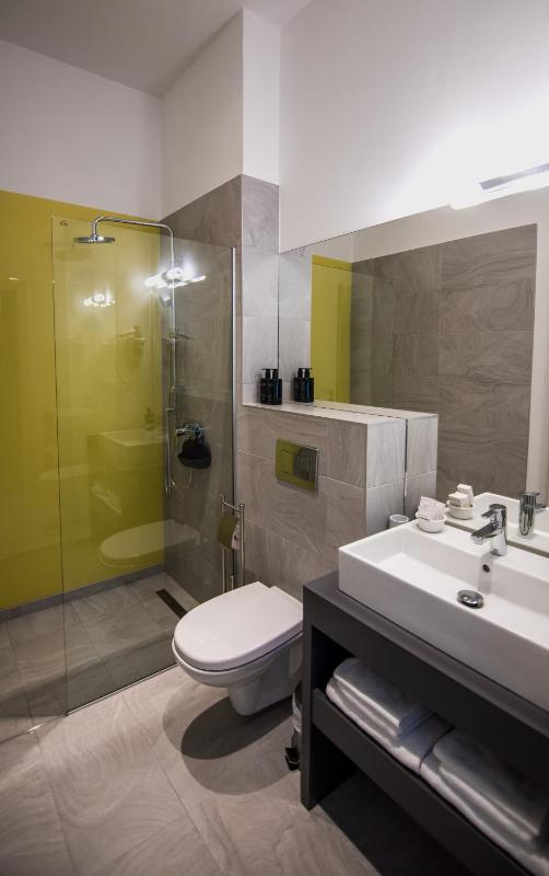 Double Room image 2