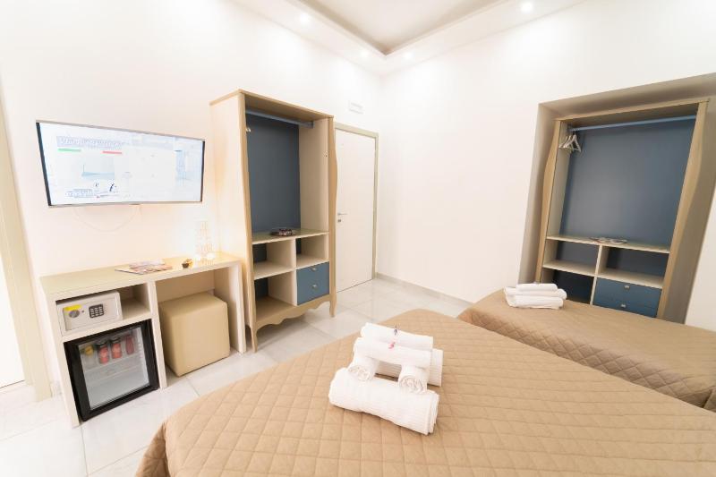 Deluxe Double Room image 2