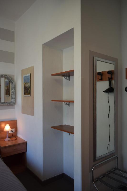 Triple Room with Balcony image 4