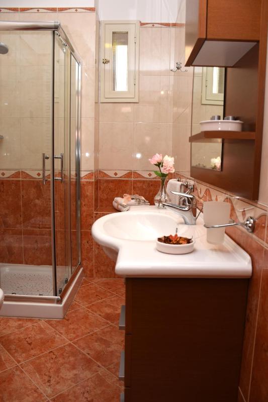 Triple Room with Bathroom image 4