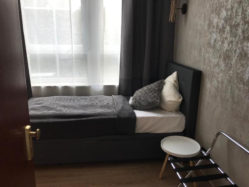 Single Room image 4