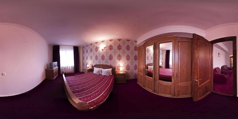 One-Bedroom Suite image 2