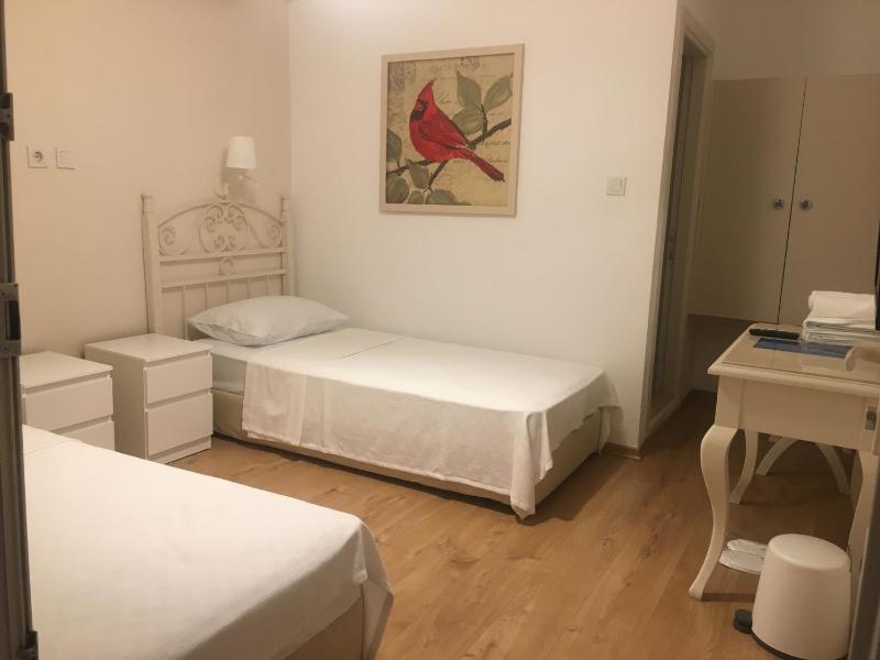Comfort Twin Room image 4