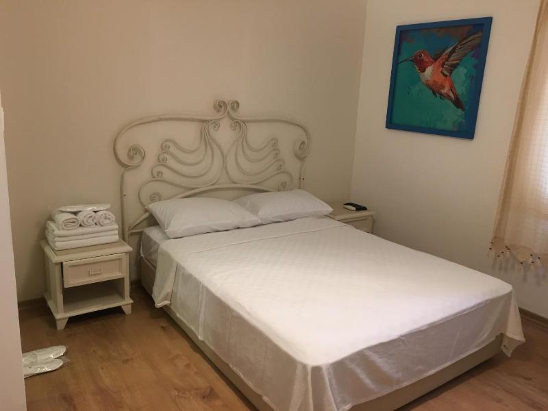 Comfort Triple Room image 3