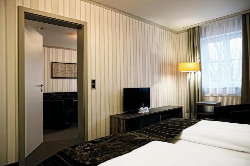 Suite with Spa Bath image 2