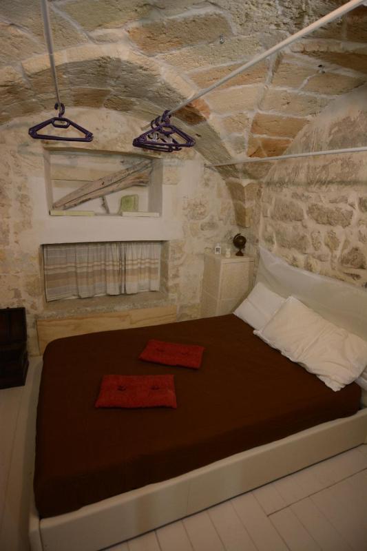 Economy Double Room image 4