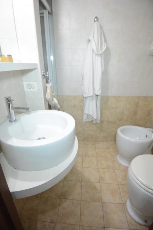 Economy Double Room image 3
