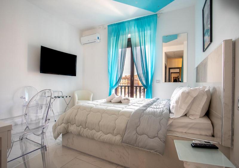 Deluxe Double Room image 3