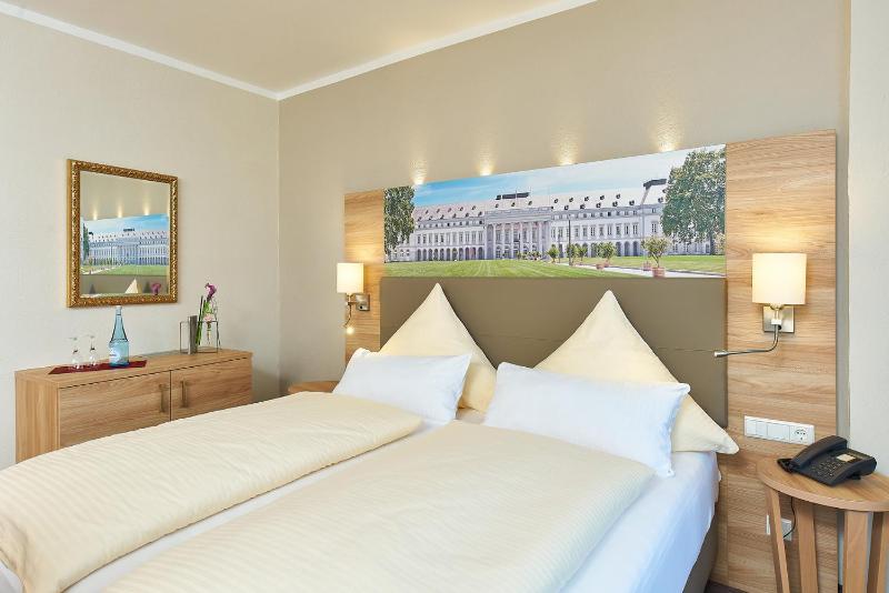 Double Room with Courtyard View image 3