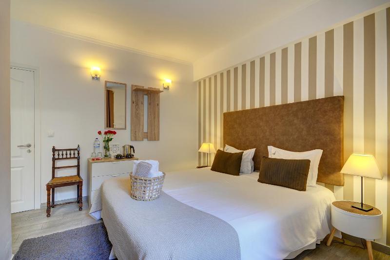 Double or Twin Room with Private Bathroom image 1