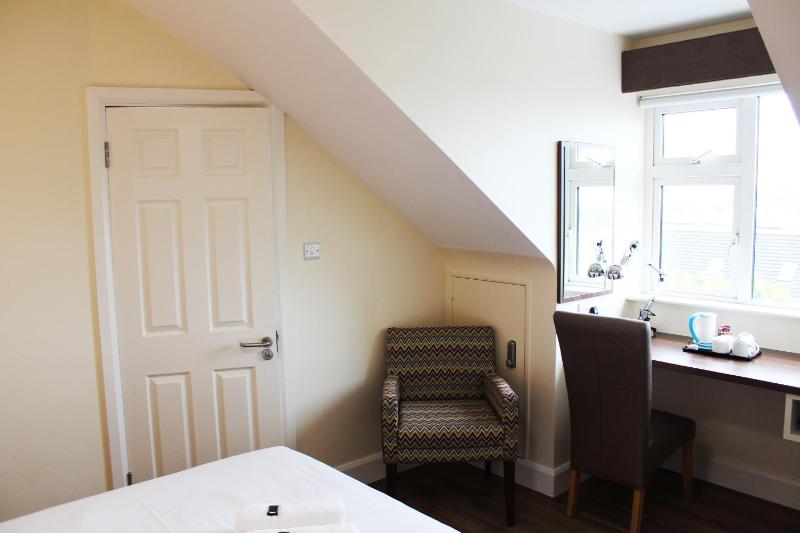 Double Room image 4
