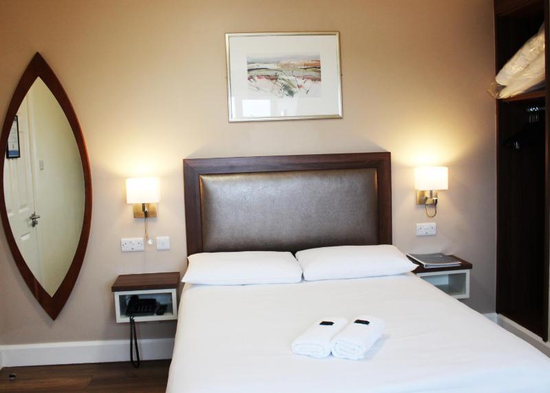 Double Room image 3