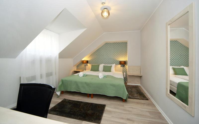 Double Room image 4