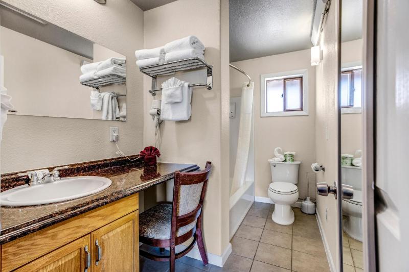King Suite with Balcony 5 image 4