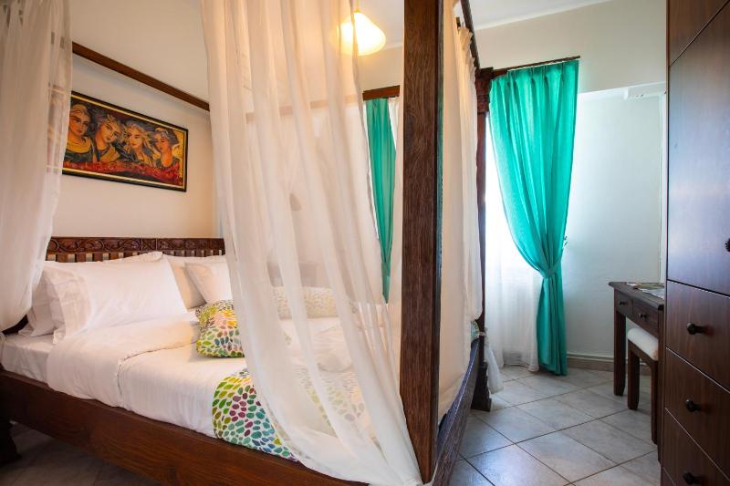 One-Bedroom Apartment (2 - 4 Adults) image 3