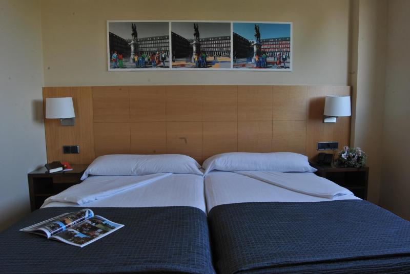 Triple Room (2 Adults + 1 Child) image 2