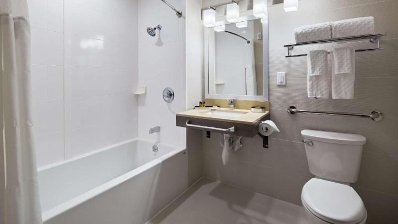 King Room with River View - Non smoking image 2