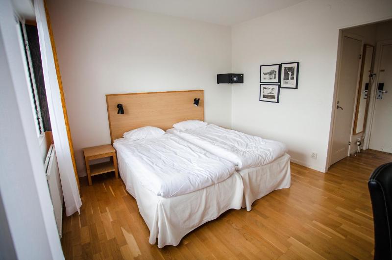 Standard Double Room with Balcony image 3