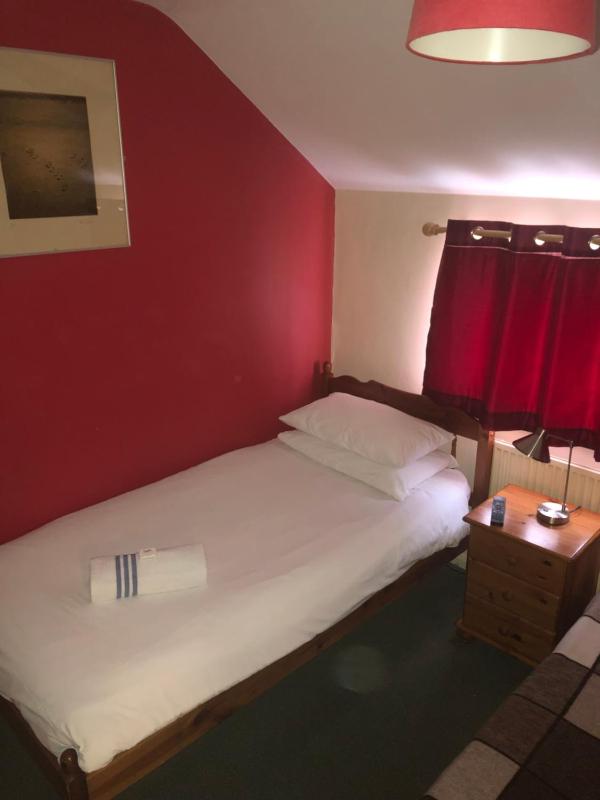 Budget Single Room image 4