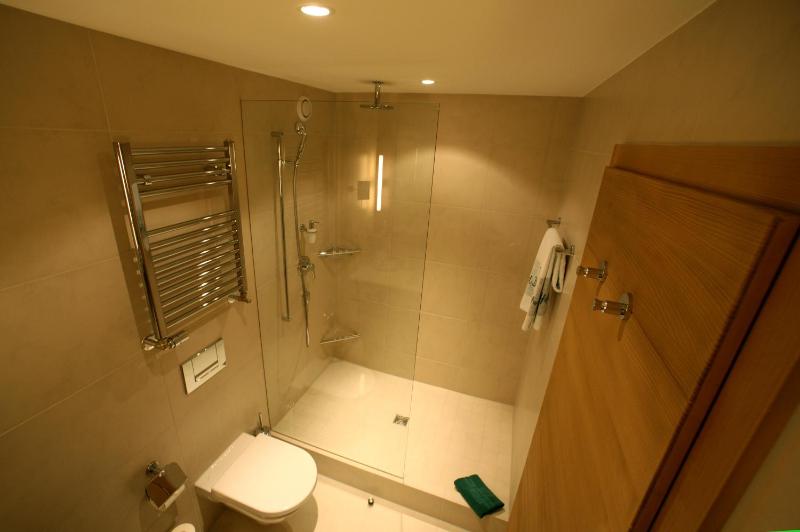 Economy Double Room image 4