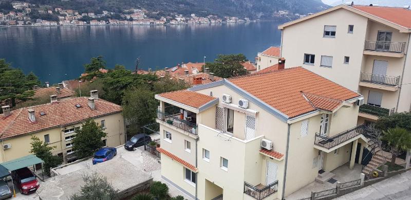 One-Bedroom Apartment with Balcony and Sea View image 2
