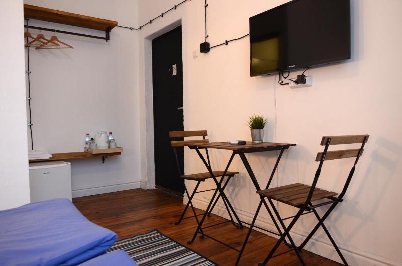 Classic Double Room with Shower image 4