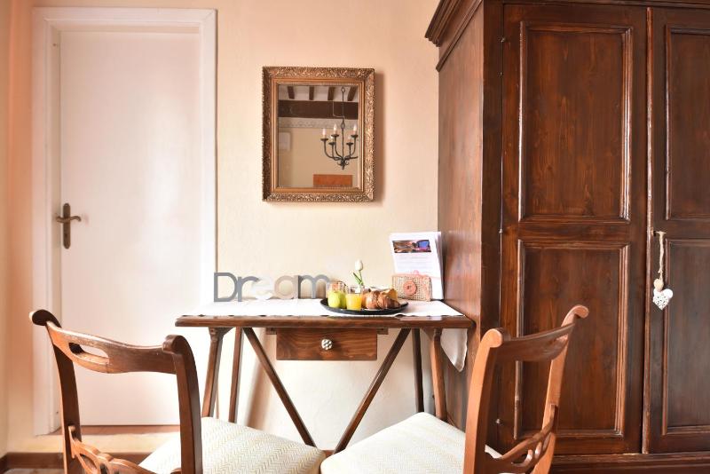Double Room image 3
