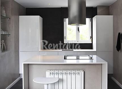One-Bedroom Apartment image 2