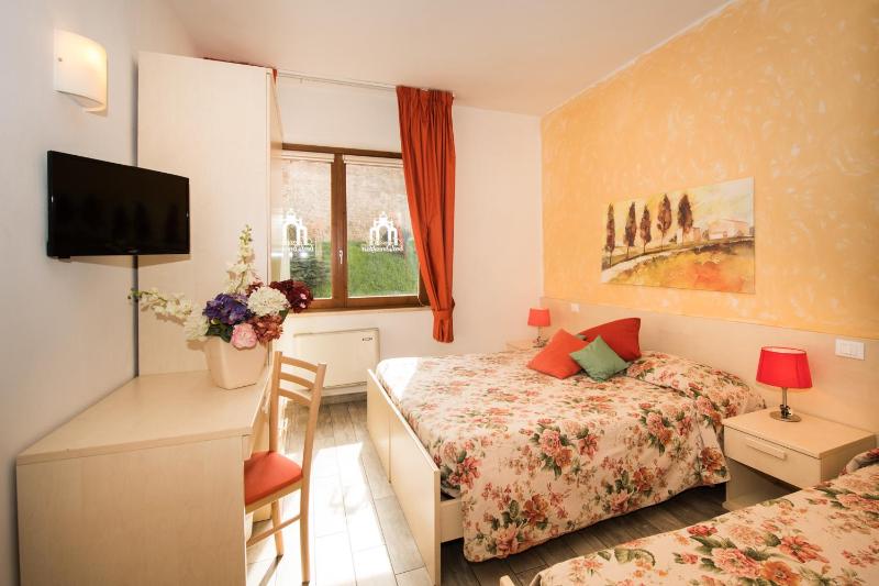 Double Room image 3