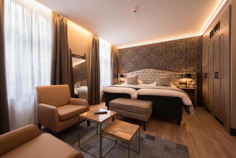 Superior Twin Room image 1