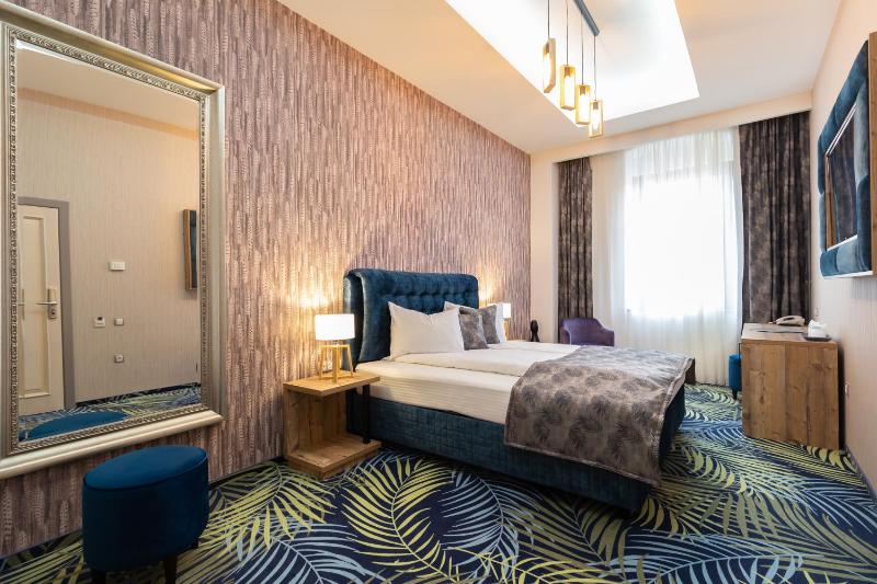 ART Hotel - image 2