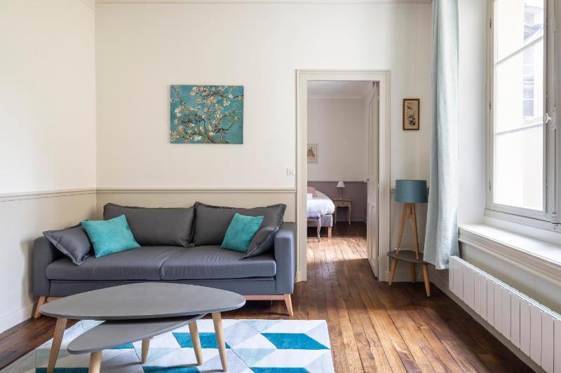 One-Bedroom Apartment image 4