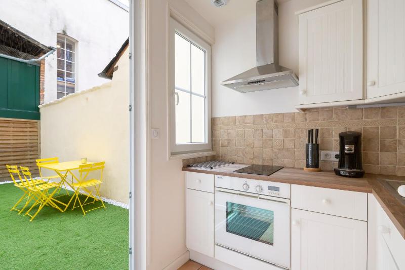 One-Bedroom Apartment image 3